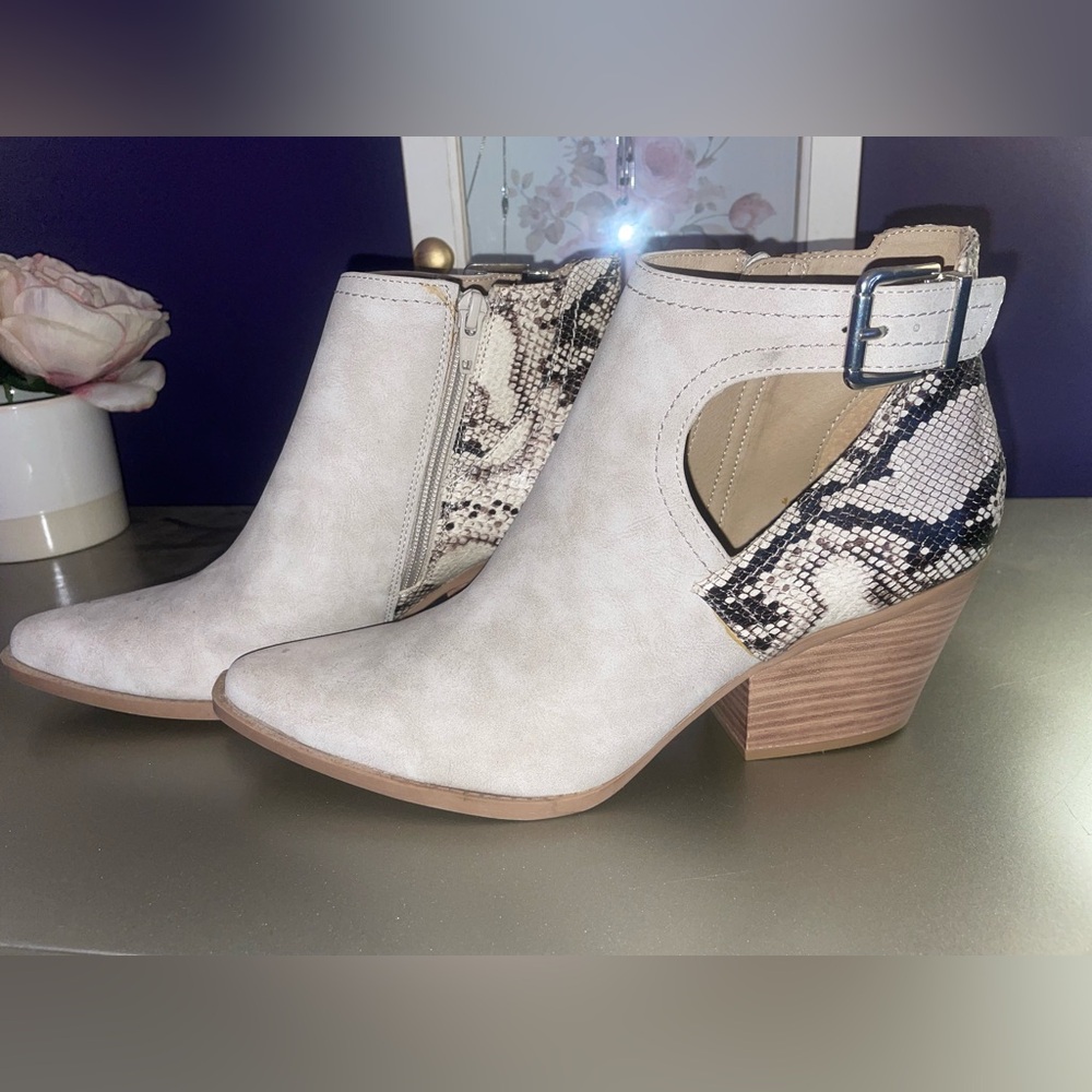 Light tan booties with cut out sides and snakeskin detail. Size 9.